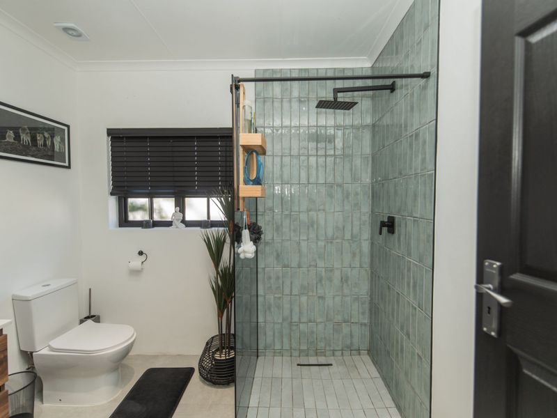 Townhouse For Sale in Lorraine - Photo 2