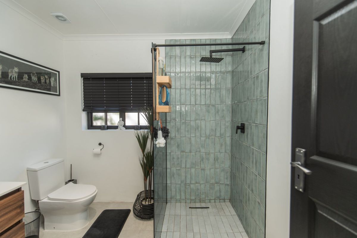 Townhouse For Sale in Lorraine - Photo 2