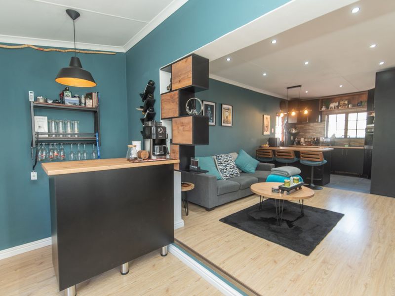 Townhouse For Sale in Lorraine - Photo 5