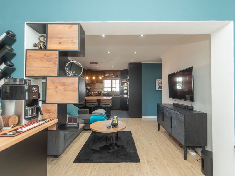 Townhouse For Sale in Lorraine - Photo 4