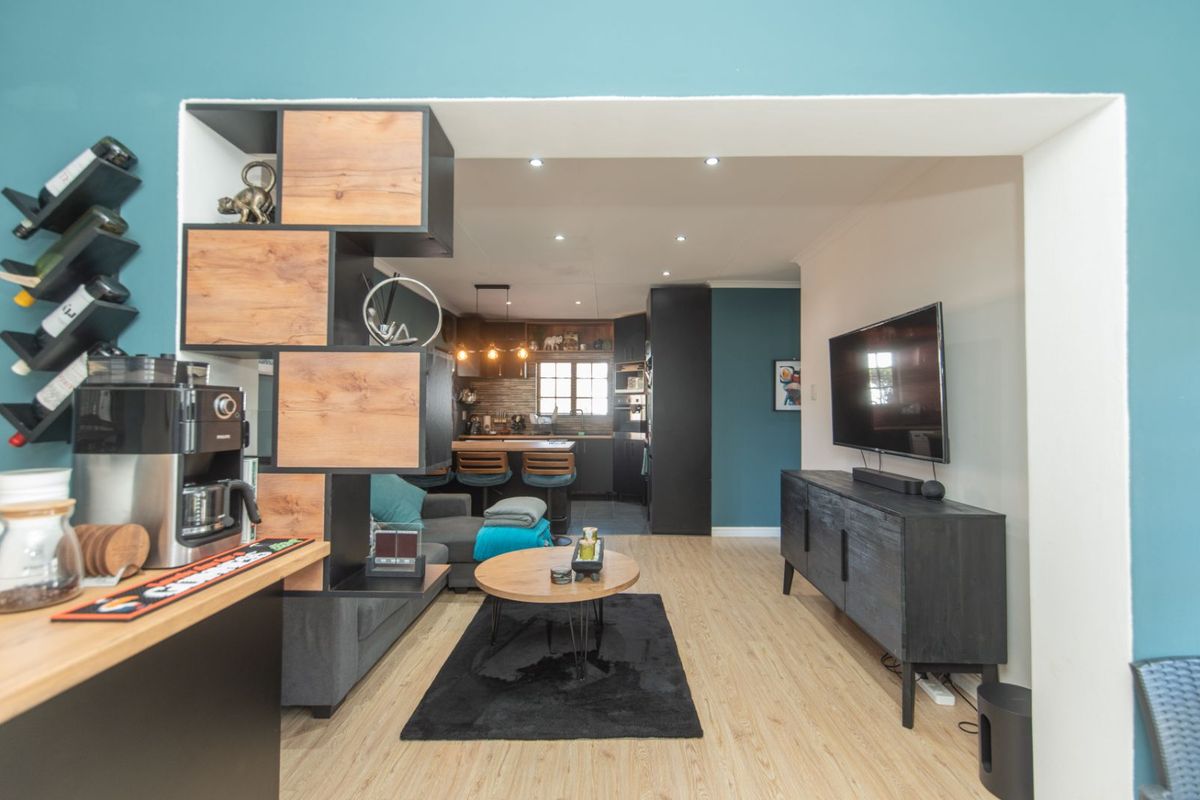 Townhouse For Sale in Lorraine - Photo 4