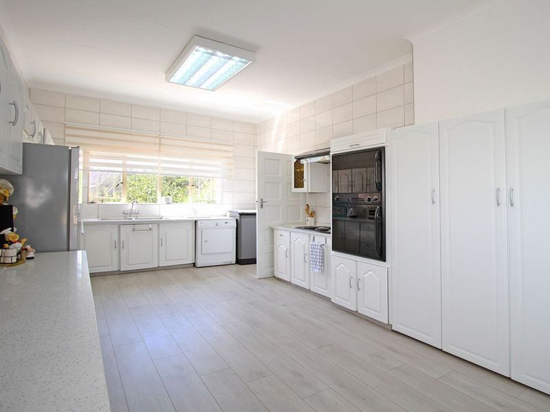 House For Sale in Roodekrans - Photo 5