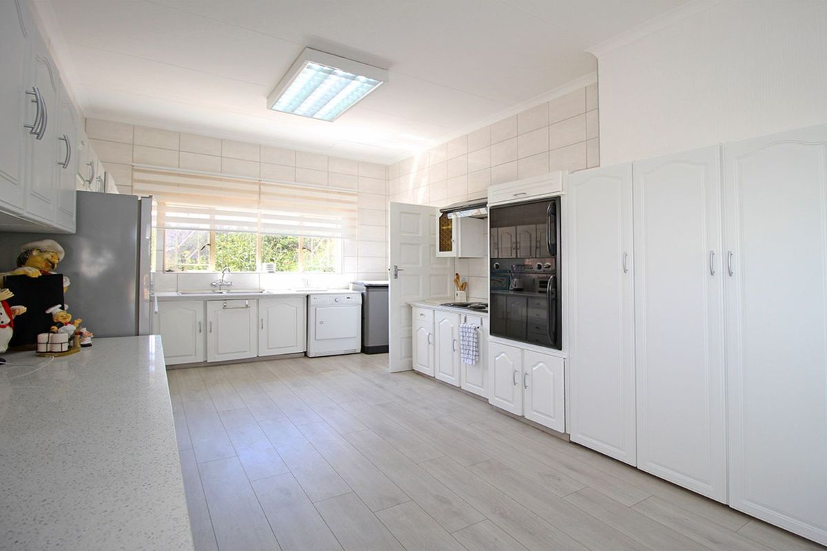 House For Sale in Roodekrans - Photo 5