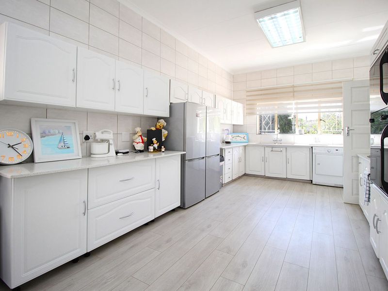 House For Sale in Roodekrans - Photo 4