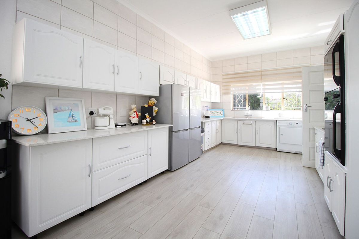 House For Sale in Roodekrans - Photo 4