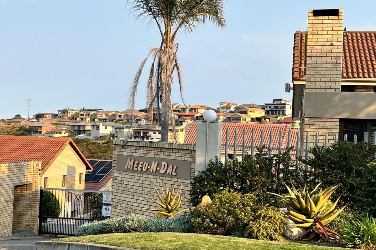 Townhouse For Sale in Seemeeu Park - Photo 2