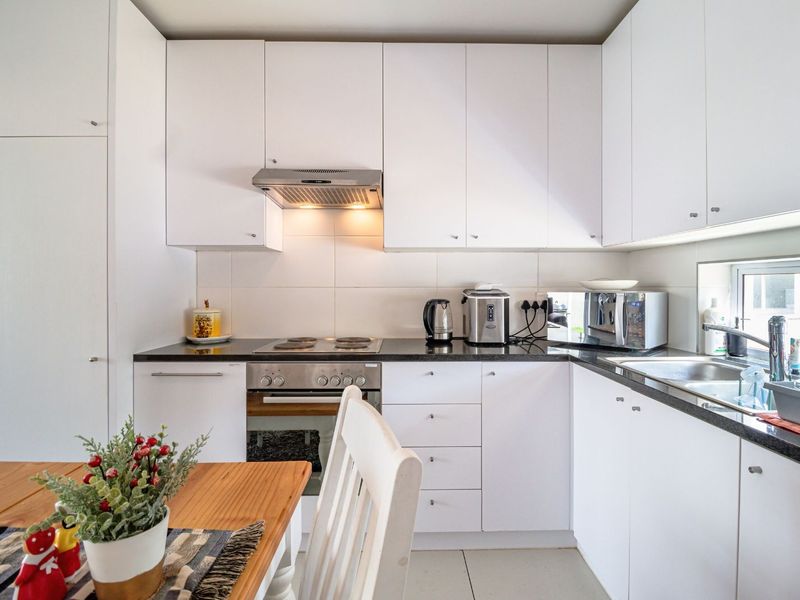 Townhouse For Sale in Somerset Lakes - Photo 9