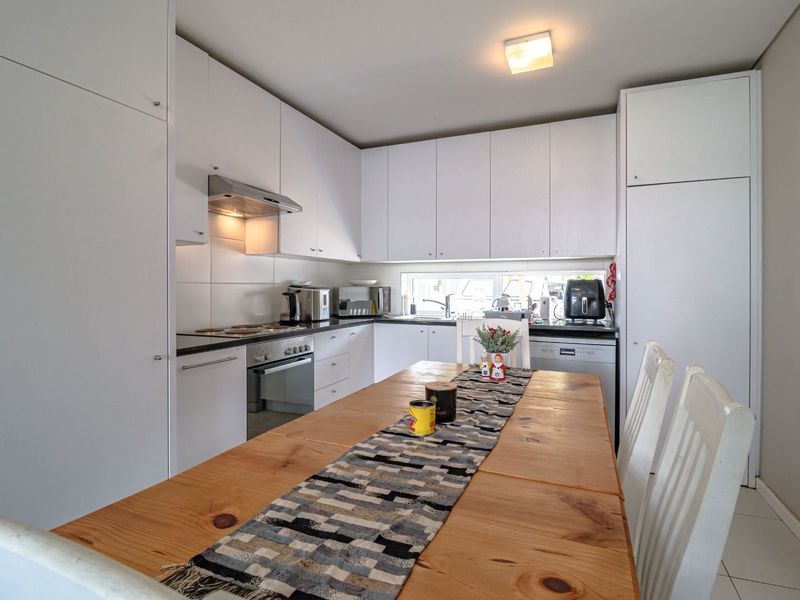 Townhouse For Sale in Somerset Lakes - Photo 3