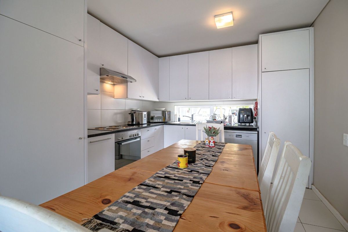 Townhouse For Sale in Somerset Lakes - Photo 3