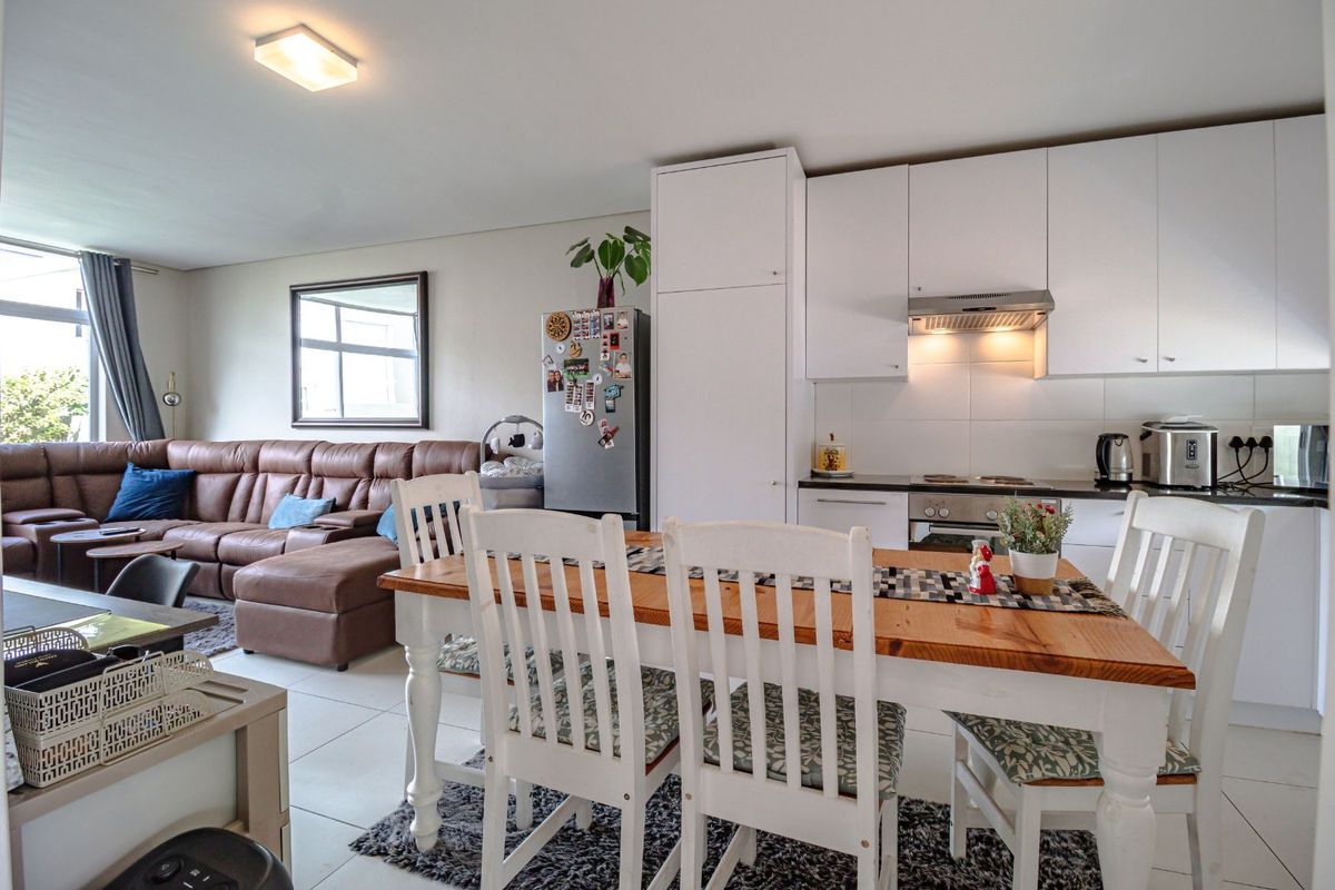 Townhouse For Sale in Somerset Lakes - Photo 2