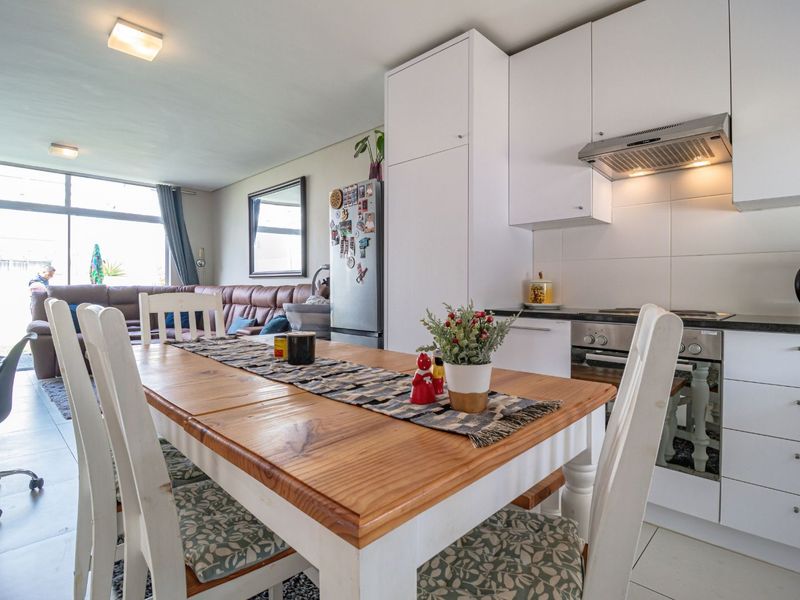 Townhouse For Sale in Somerset Lakes - Photo 8