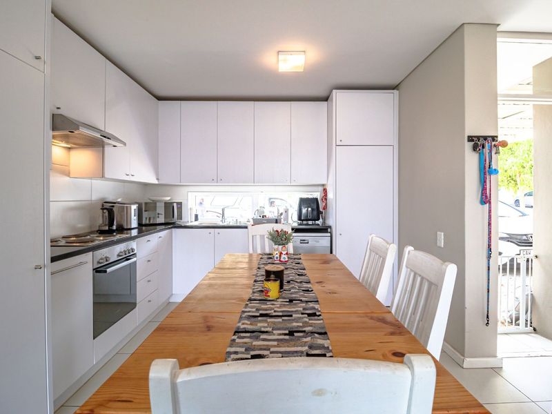 Townhouse For Sale in Somerset Lakes - Photo 5