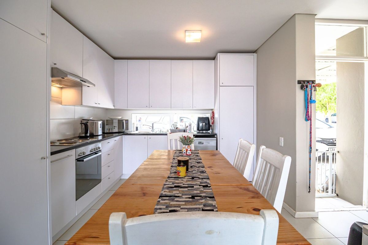 Townhouse For Sale in Somerset Lakes - Photo 5