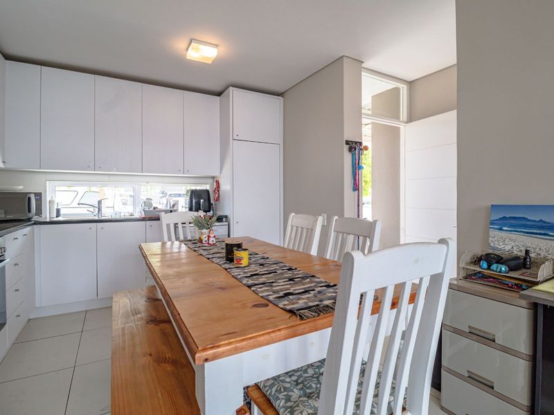 Townhouse For Sale in Somerset Lakes - Photo 4