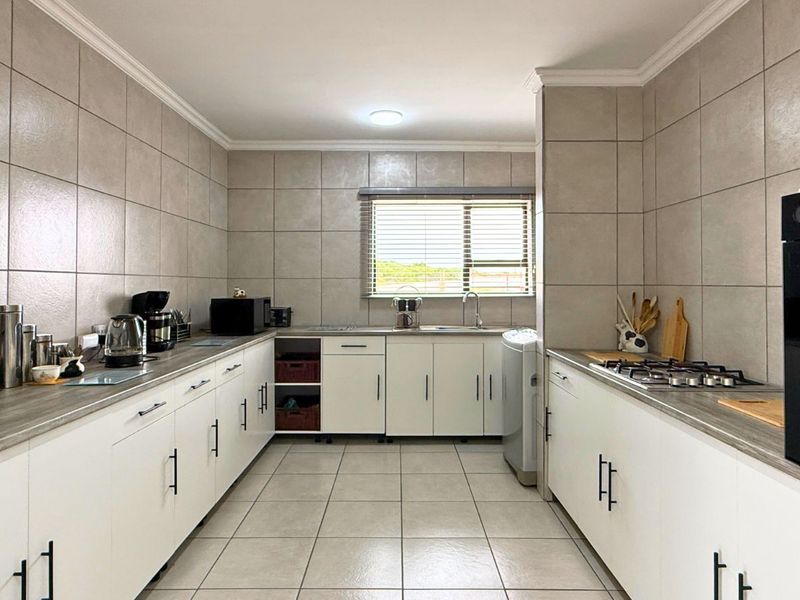 House For Sale in Kleinbaai - Photo 9
