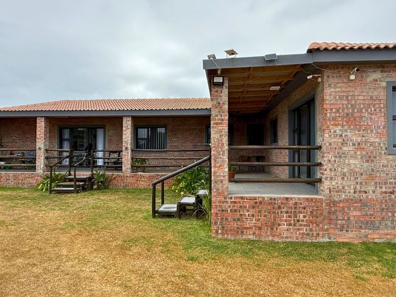 House For Sale in Kleinbaai - Photo 2
