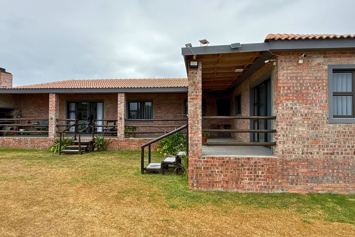 House For Sale in Kleinbaai - Photo 2