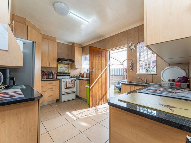 House For Sale in Witpoortjie - Photo 2