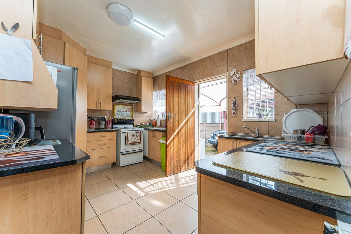 House For Sale in Witpoortjie - Photo 2