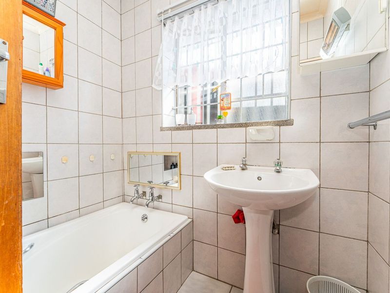 House For Sale in Witpoortjie - Photo 4