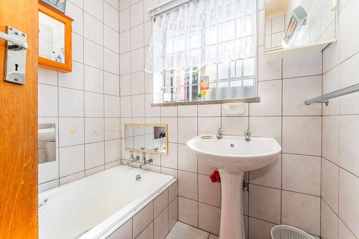 House For Sale in Witpoortjie - Photo 4