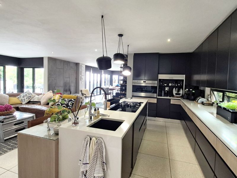 Townhouse For Sale in Waterkloof Ridge - Photo 10