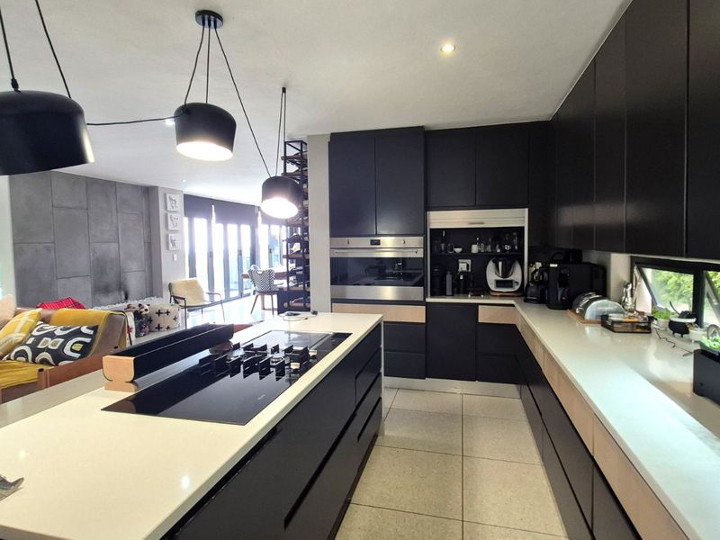 Townhouse For Sale in Waterkloof Ridge - Photo 8