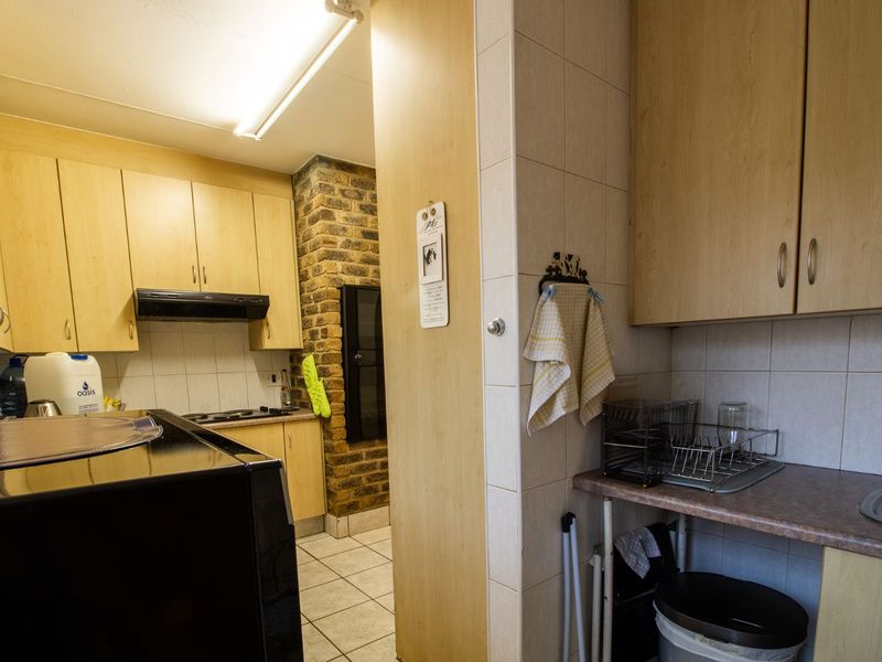 Townhouse For Sale in Sinoville - Photo 10