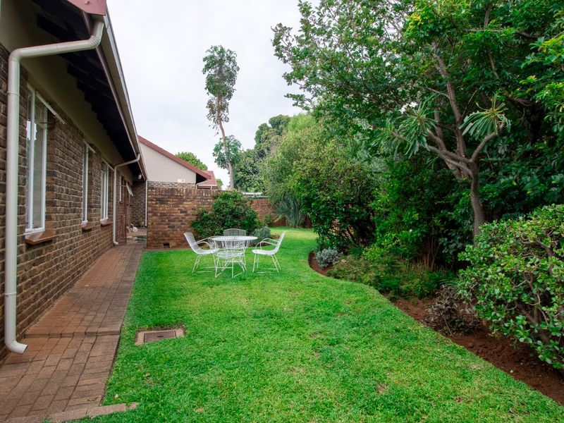 Townhouse For Sale in Sinoville - Photo 3