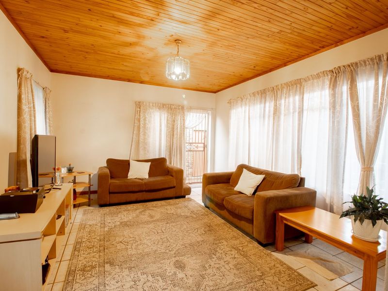 Townhouse For Sale in Sinoville - Photo 5