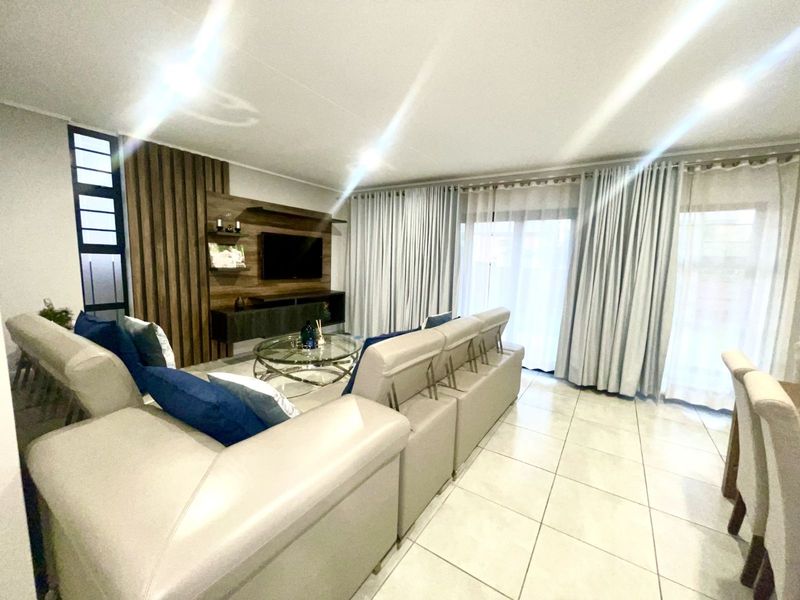 Townhouse For Sale in Rooihuiskraal North - Photo 4