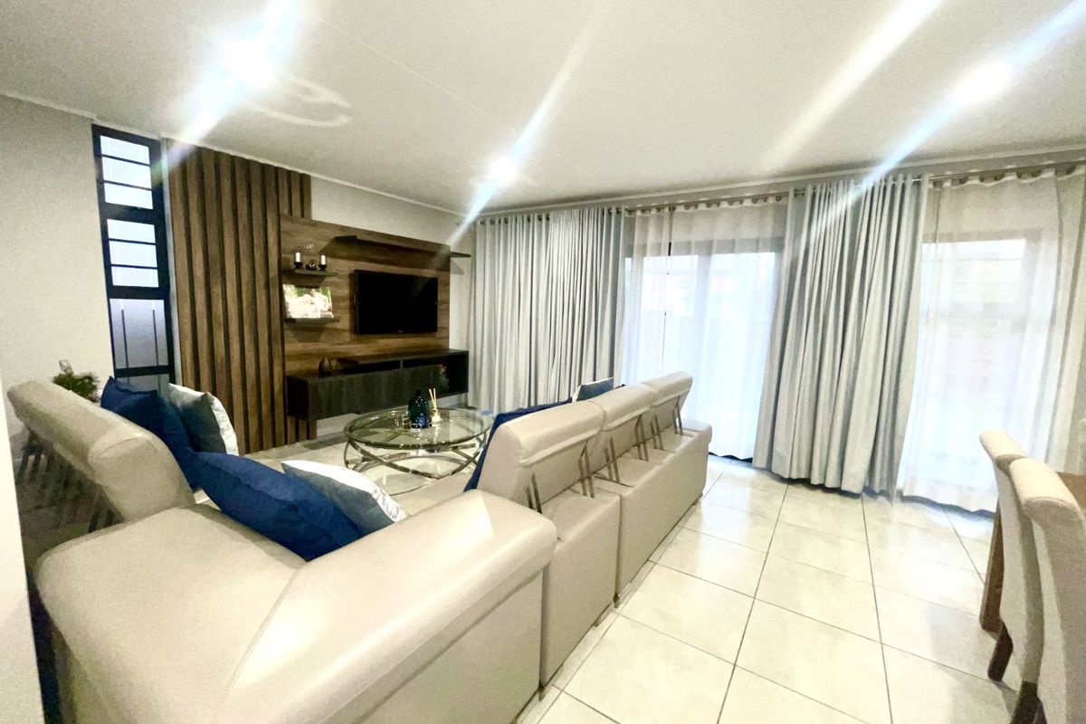 Townhouse For Sale in Rooihuiskraal North - Photo 4