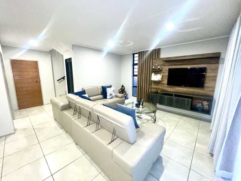 Townhouse For Sale in Rooihuiskraal North - Photo 5