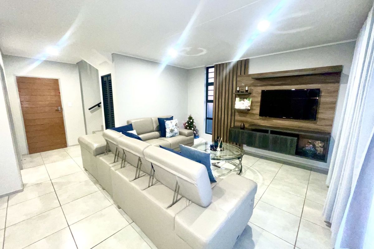 Townhouse For Sale in Rooihuiskraal North - Photo 5