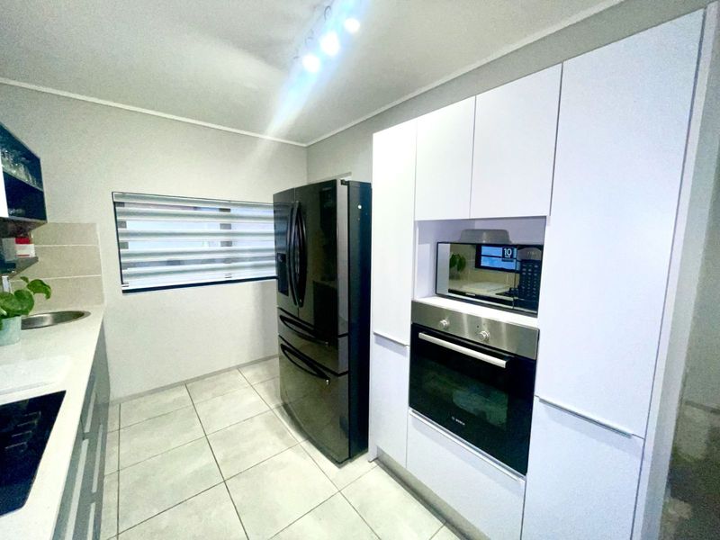 Townhouse For Sale in Rooihuiskraal North - Photo 10