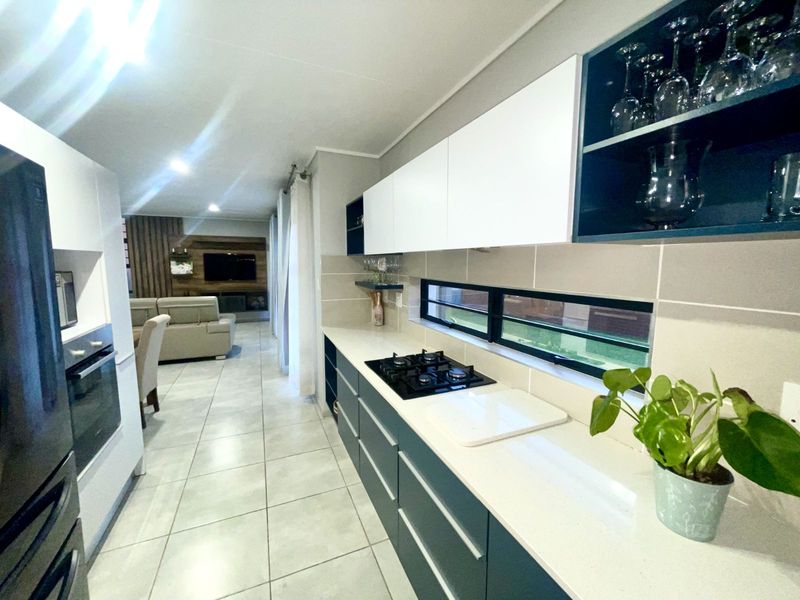 Townhouse For Sale in Rooihuiskraal North - Photo 8