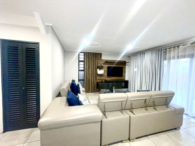 Townhouse For Sale in Rooihuiskraal North - Photo 6