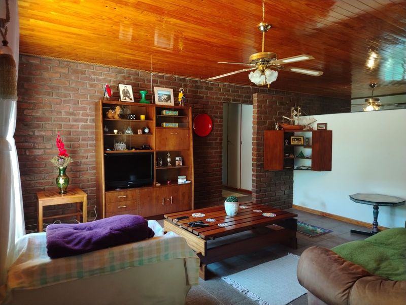 House For Sale in Graaff-Reinet Central - Photo 5