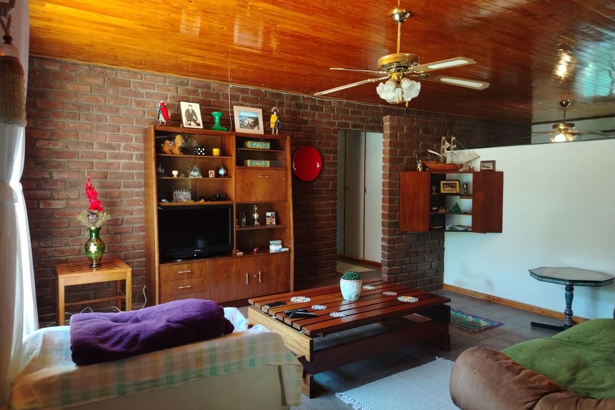 House For Sale in Graaff-Reinet Central - Photo 5