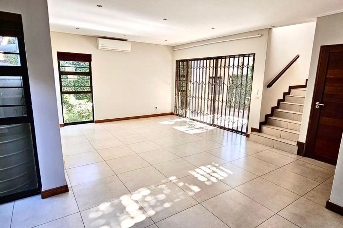 Townhouse To Rent in Menlo Park - Photo 3
