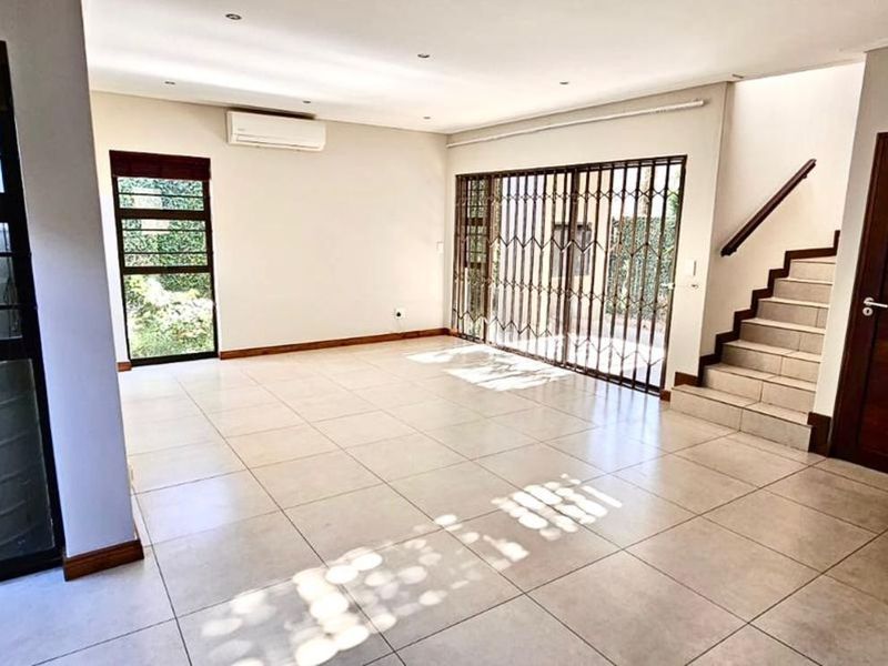 Townhouse To Rent in Menlo Park - Photo 3