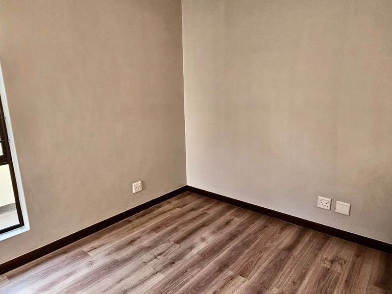 Townhouse To Rent in Menlo Park - Photo 10