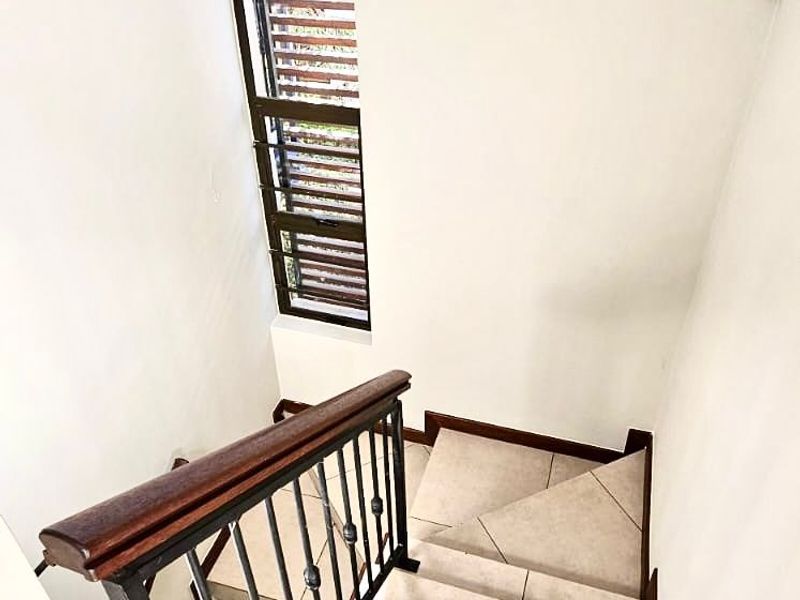 Townhouse To Rent in Menlo Park - Photo 8