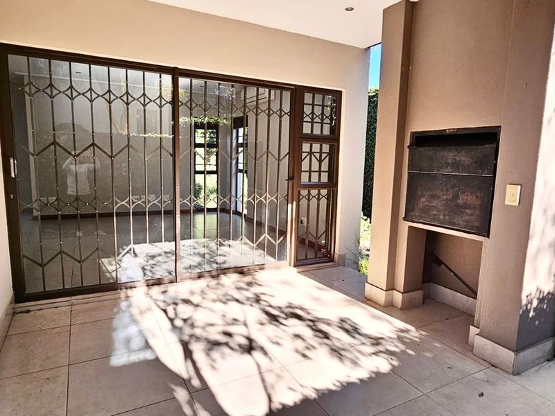 Townhouse To Rent in Menlo Park - Photo 6