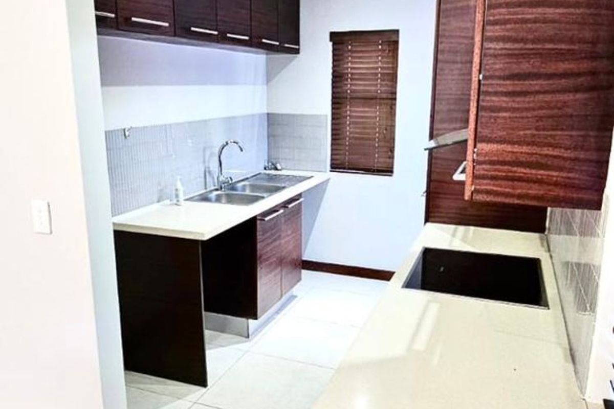 Townhouse To Rent in Menlo Park - Photo 5
