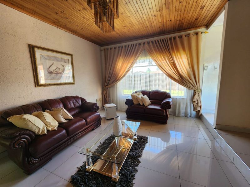 House For Sale in Riviera - Photo 4