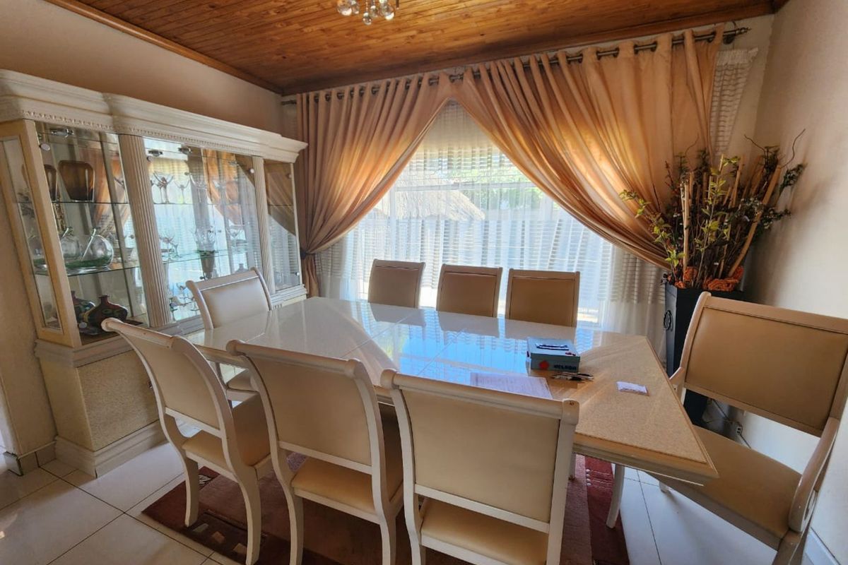 House For Sale in Riviera - Photo 5