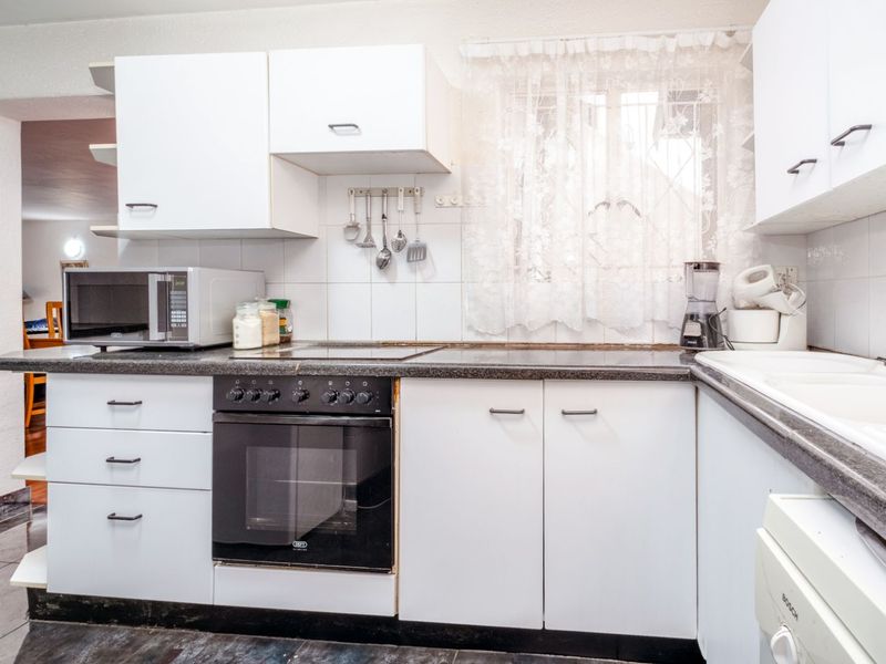 Townhouse For Sale in Fairland - Photo 9