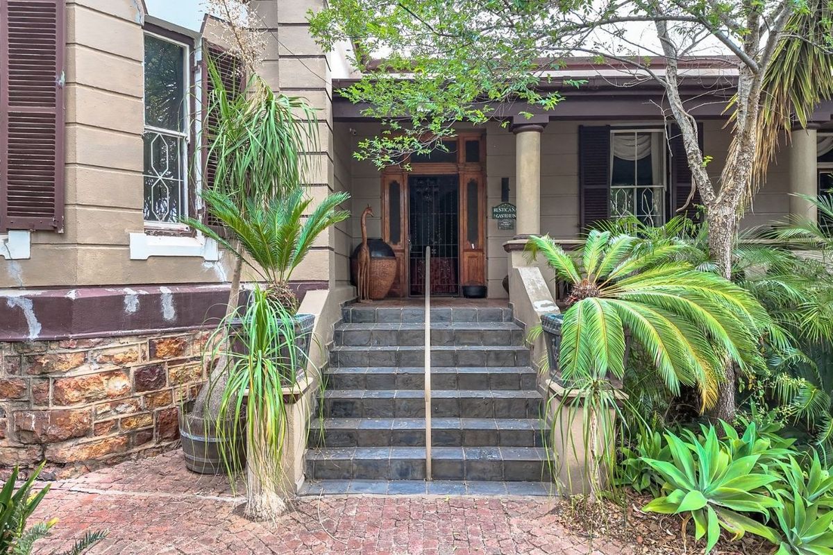 Guest House For Sale in Riversdale Central - Photo 3