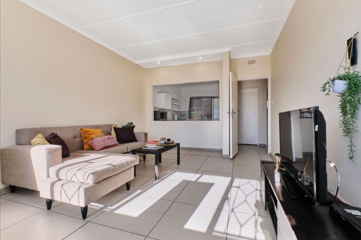 Apartment For Sale in Linden - Photo 2